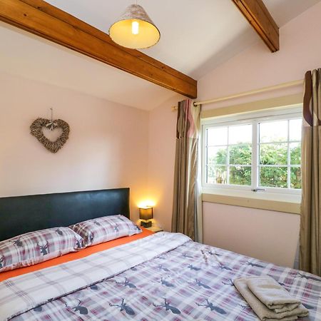 The Nook Villa Swindon Buitenkant foto